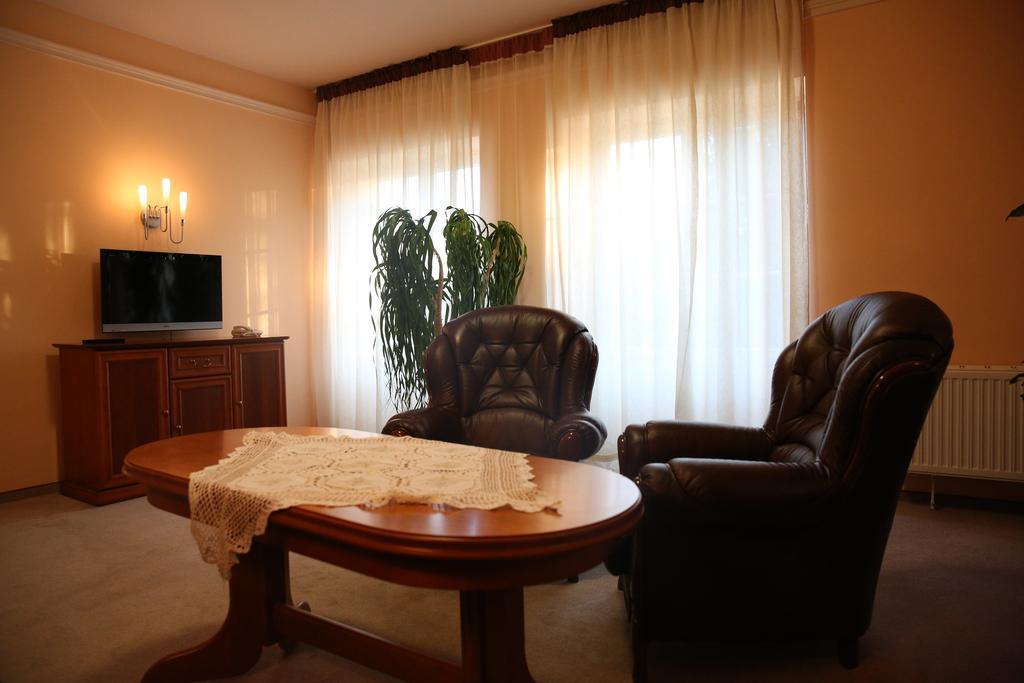 Roskosz Zespol Dworsko Parkowy Bed & Breakfast Biala Podlaska Exterior photo